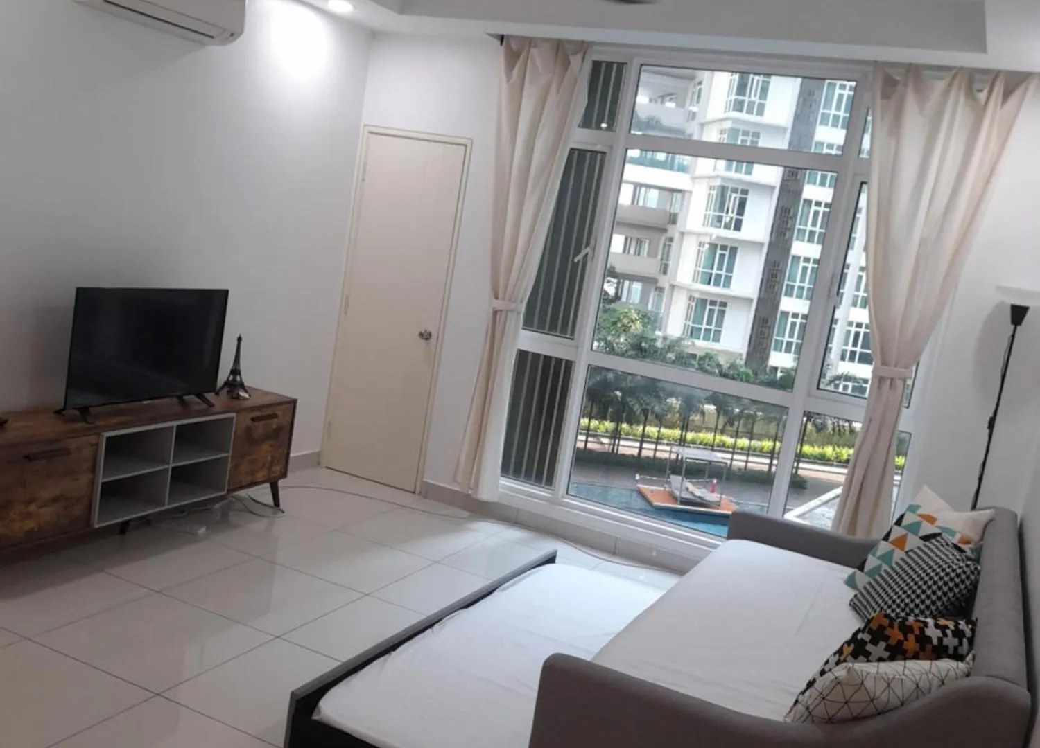 Nicehomystay@Central Residence Sg.Besi contacts